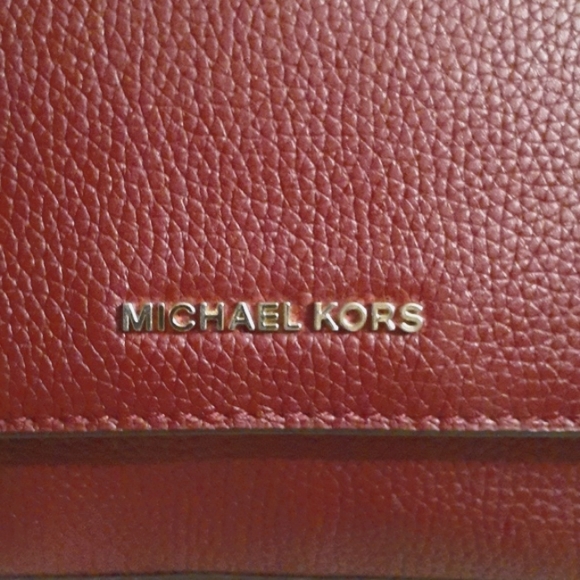 MICHAEL KORS.  MAROON LEATHER CROSSBODY NWOT - Picture 2 of 11